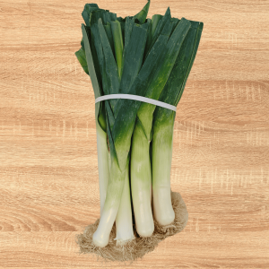Manojos de puerro fresco atados y listos para distribución